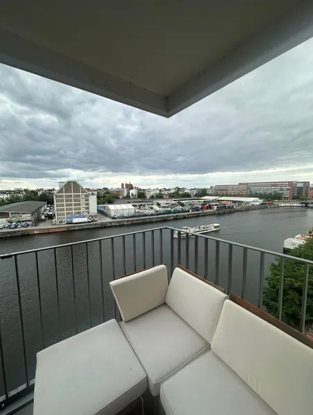 2-Zimmer-Wohnung mit Balkon & direktem Spreeblick – 3 Min. zum Ostbahnhof — photo 1